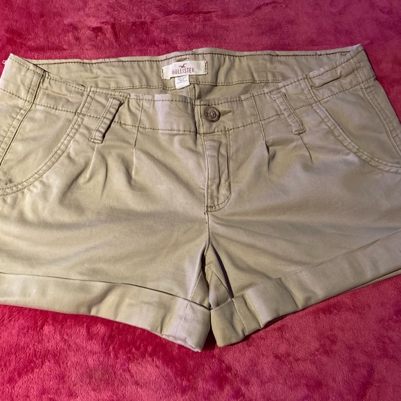 HOLLISTER SHORTSđź’•SIZE 9 JUNIORSđź’• - Picture 2 of 3
